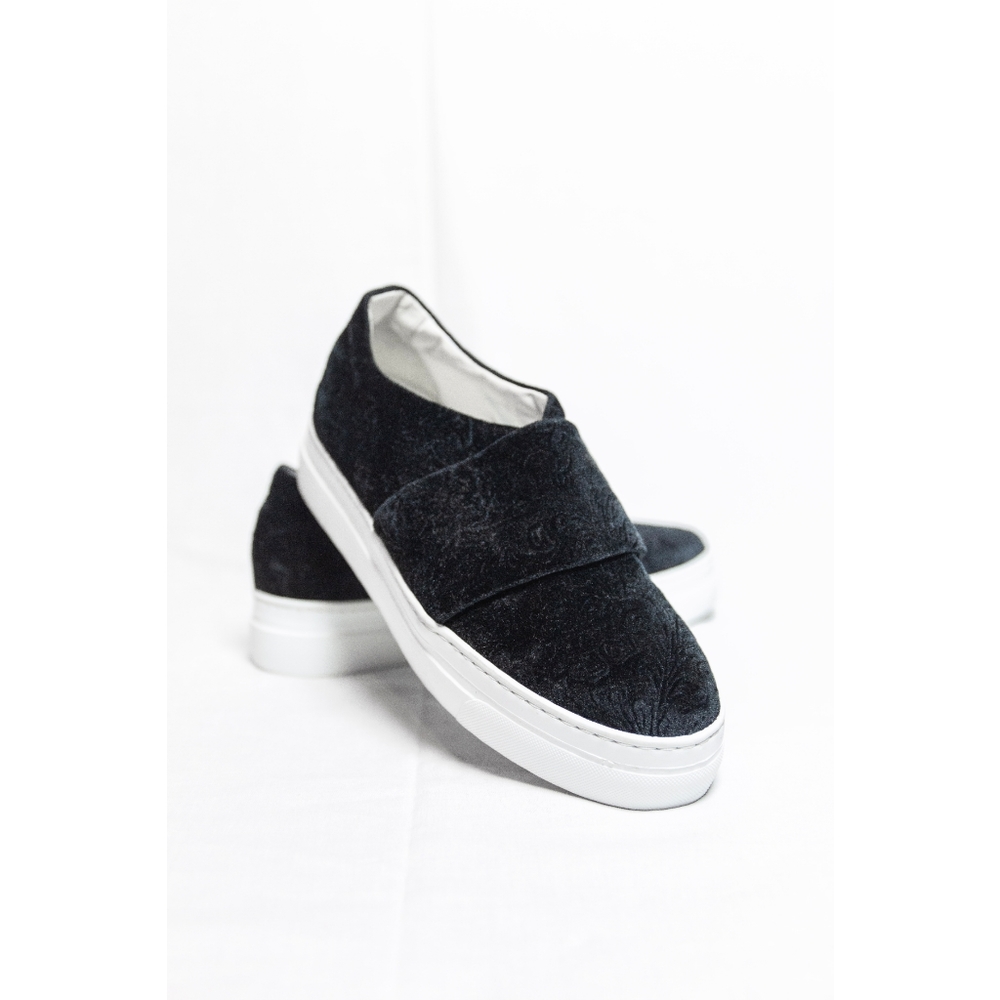 Lewit Velvet Slip-on Sneaker